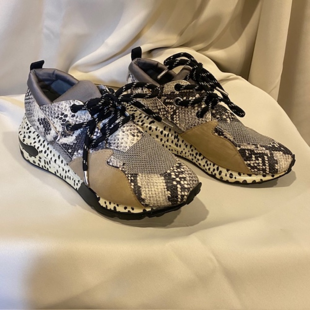 Steve Madden tennis shoes